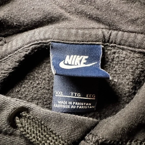Nike Men’s Black Hoodie - Picture 3 of 3